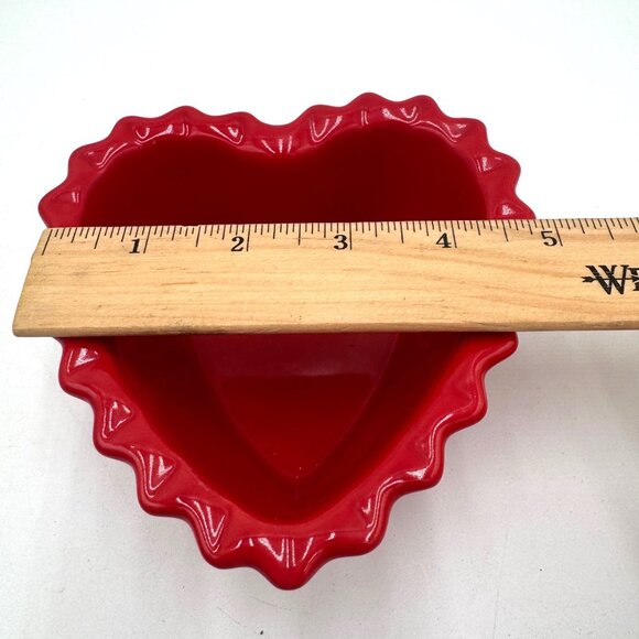 Chantal Heart Shaped Scalloped Baking Molds 1 1/4 Cup Three pieces - Picture 3 of 10